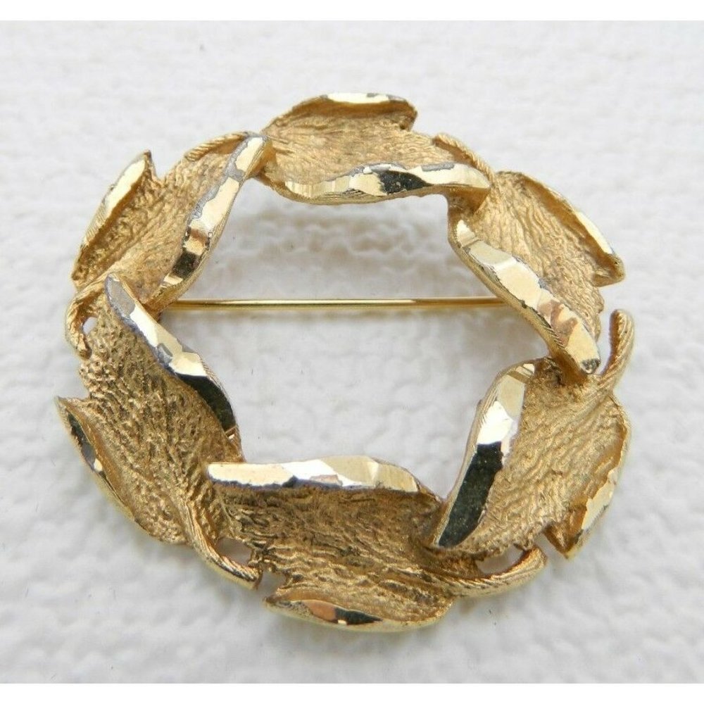 Cath Signed Gold Tone Abstract Leaf Wreath Brooch Pin
